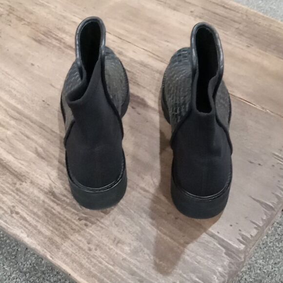 Stuart Weitzman 5050 Lift Woven Leather Bootie - Picture 7 of 8